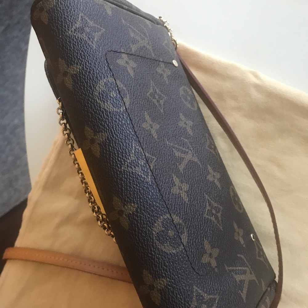 Louis Vuitton Favorite PM - Picture 6 of 10